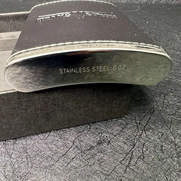 Brooks and Dunn Flask, 2 shot glass, funnel and keychain set - Picture 2 of 4